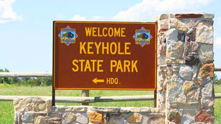 A welcome sign for Keyhole State Park in Moorcraft, Wyoming.